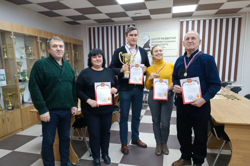В Белгородском госуниверситете определили лучших преподавателей и сотрудников по игре в стоклеточные и русские шашки